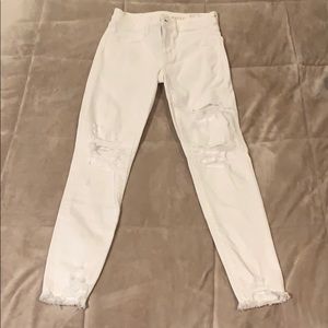 Women’s American Eagle white ripped jeans
